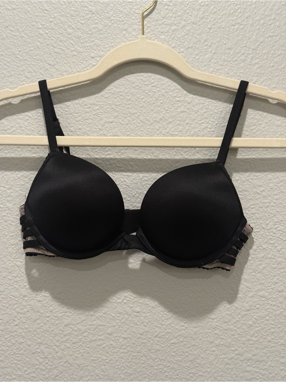 Victoria’s Secret Bombshell Plunge Bra, 32A